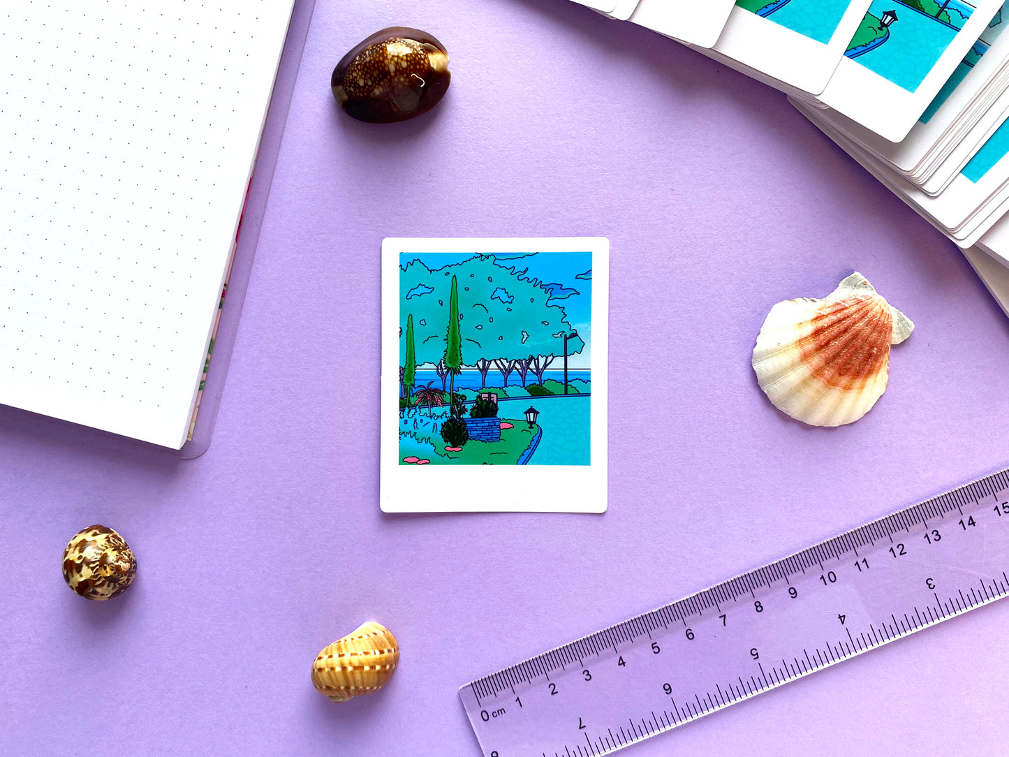 Sticker Waterproof Brillant - Polaroid "Promenade matinale dans le jardin" 