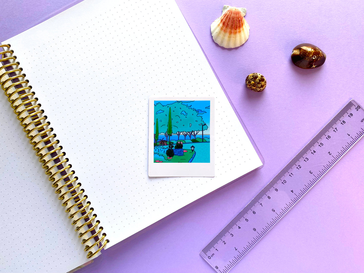 Sticker Waterproof Brillant - Polaroid "Promenade matinale dans le jardin" 