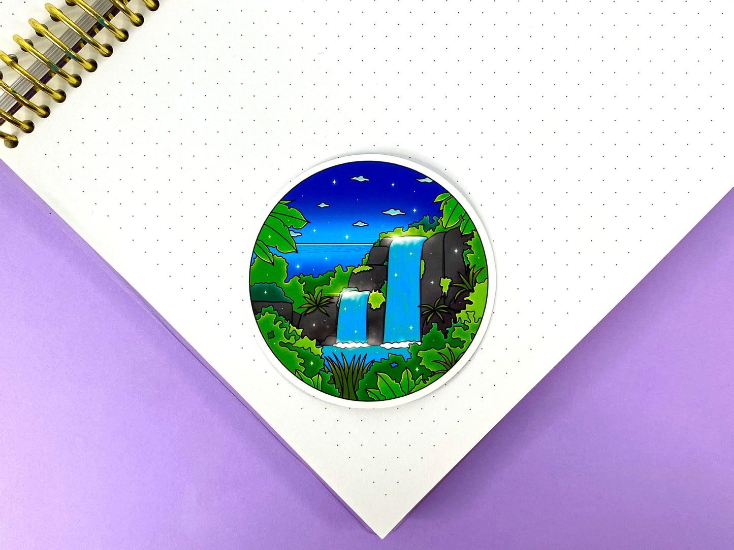 Stickers Rond Tropical Exploration| Découverte d'une cascade cachée